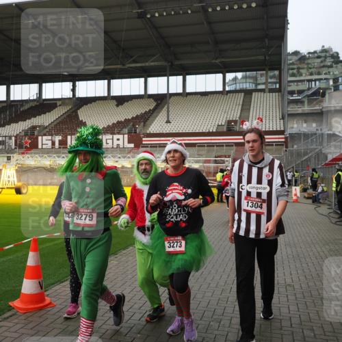07.12.2025 - St. Pauli X-Mass-Run No. 15 Fabian Wolf http://msf.ph/oto/9424138 07.12.2025 12:05:14 Ziel 666, 860, 1304, 1444, 1445, 1446, 3268, 3273, 3279, 3372, 4748 meine-sportfotos.de