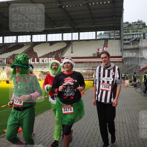 07.12.2025 - St. Pauli X-Mass-Run No. 15 Fabian Wolf http://msf.ph/oto/9424139 07.12.2025 12:05:14 Ziel 666, 860, 1304, 1444, 1445, 1446, 3268, 3273, 3279, 3372, 4748 meine-sportfotos.de