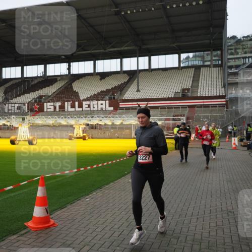 07.12.2025 - St. Pauli X-Mass-Run No. 15 Fabian Wolf http://msf.ph/oto/9424148 07.12.2025 12:05:22 Ziel 666, 860, 1244, 1303, 1304, 1446, 1781, 2227, 3268, 3273, 3279, 4719, 4748, 4789 meine-sportfotos.de