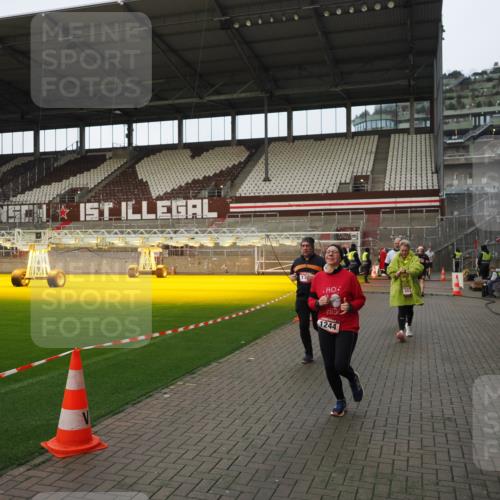 07.12.2025 - St. Pauli X-Mass-Run No. 15 Fabian Wolf http://msf.ph/oto/9424153 07.12.2025 12:05:23 Ziel 666, 860, 1244, 1303, 1304, 1446, 1781, 2227, 3268, 3273, 3279, 4719, 4748, 4789 meine-sportfotos.de