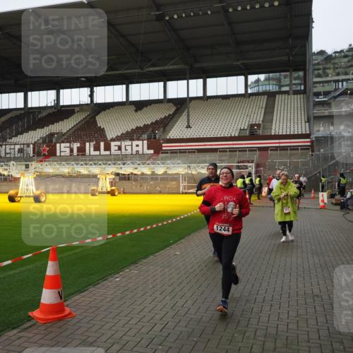 07.12.2025 - St. Pauli X-Mass-Run No. 15 Fabian Wolf http://msf.ph/oto/9424154 07.12.2025 12:05:24 Ziel 666, 860, 1244, 1303, 1446, 1781, 2227, 3268, 3273, 3279, 4719, 4748, 4789 meine-sportfotos.de
