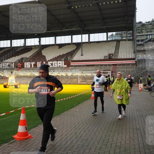 07.12.2025 - St. Pauli X-Mass-Run No. 15 Fabian Wolf http://msf.ph/oto/9424157 07.12.2025 12:05:25 Ziel 666, 860, 1244, 1303, 1781, 2227, 3268, 3273, 3279, 4719, 4729, 4748, 4787, 4789 meine-sportfotos.de