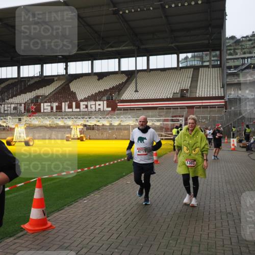 07.12.2025 - St. Pauli X-Mass-Run No. 15 Fabian Wolf http://msf.ph/oto/9424160 07.12.2025 12:05:26 Ziel 666, 860, 1244, 1303, 1781, 2227, 3268, 4719, 4729, 4748, 4787, 4788, 4789 meine-sportfotos.de