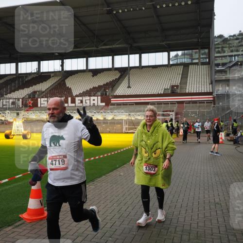 07.12.2025 - St. Pauli X-Mass-Run No. 15 Fabian Wolf http://msf.ph/oto/9424162 07.12.2025 12:05:27 Ziel 666, 860, 1244, 1303, 1781, 2227, 4719, 4729, 4748, 4787, 4788, 4789 meine-sportfotos.de
