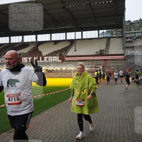 07.12.2025 - St. Pauli X-Mass-Run No. 15 Fabian Wolf http://msf.ph/oto/9424163 07.12.2025 12:05:27 Ziel 666, 860, 1244, 1303, 1781, 2227, 4719, 4729, 4748, 4787, 4788, 4789 meine-sportfotos.de