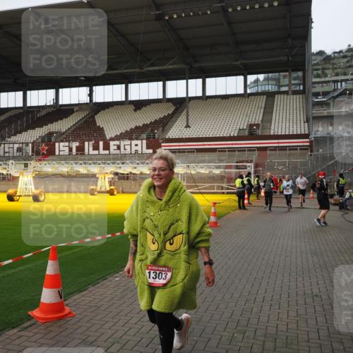 07.12.2025 - St. Pauli X-Mass-Run No. 15 Fabian Wolf http://msf.ph/oto/9424165 07.12.2025 12:05:27 Ziel 666, 860, 1244, 1303, 1781, 2227, 4719, 4729, 4748, 4787, 4788, 4789 meine-sportfotos.de