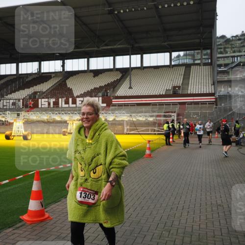 07.12.2025 - St. Pauli X-Mass-Run No. 15 Fabian Wolf http://msf.ph/oto/9424166 07.12.2025 12:05:28 Ziel 666, 860, 1244, 1303, 1781, 2227, 4719, 4729, 4787, 4788, 4789 meine-sportfotos.de