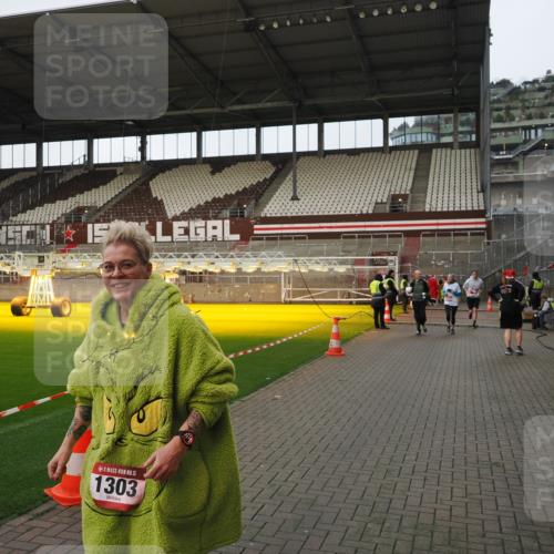 07.12.2025 - St. Pauli X-Mass-Run No. 15 Fabian Wolf http://msf.ph/oto/9424167 07.12.2025 12:05:28 Ziel 666, 860, 1244, 1303, 1781, 2227, 4719, 4729, 4787, 4788, 4789 meine-sportfotos.de