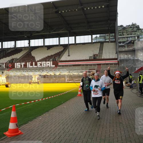 07.12.2025 - St. Pauli X-Mass-Run No. 15 Fabian Wolf http://msf.ph/oto/9424168 07.12.2025 12:05:32 Ziel 1244, 1303, 1781, 2227, 4719, 4729, 4787, 4788, 4789 meine-sportfotos.de