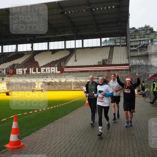 07.12.2025 - St. Pauli X-Mass-Run No. 15 Fabian Wolf http://msf.ph/oto/9424169 07.12.2025 12:05:32 Ziel 1244, 1303, 1781, 2227, 4719, 4729, 4787, 4788, 4789 meine-sportfotos.de