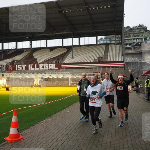 07.12.2025 - St. Pauli X-Mass-Run No. 15 Fabian Wolf http://msf.ph/oto/9424170 07.12.2025 12:05:33 Ziel 1244, 1303, 1781, 2227, 4719, 4729, 4787, 4788, 4789 meine-sportfotos.de