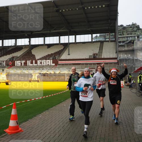 07.12.2025 - St. Pauli X-Mass-Run No. 15 Fabian Wolf http://msf.ph/oto/9424171 07.12.2025 12:05:33 Ziel 1244, 1303, 1781, 2227, 4719, 4729, 4787, 4788, 4789 meine-sportfotos.de