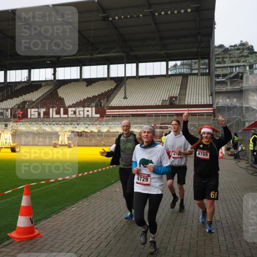 07.12.2025 - St. Pauli X-Mass-Run No. 15 Fabian Wolf http://msf.ph/oto/9424172 07.12.2025 12:05:33 Ziel 1244, 1303, 1781, 2227, 4719, 4729, 4787, 4788, 4789 meine-sportfotos.de