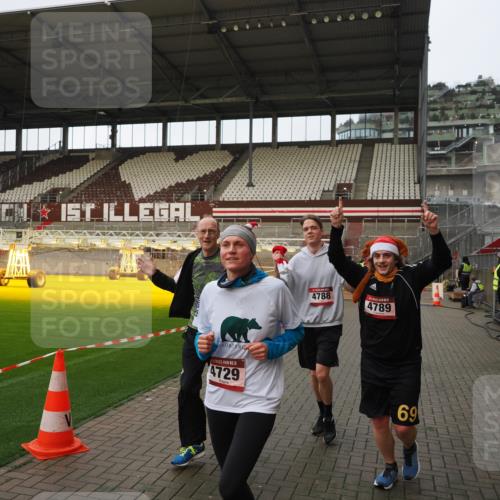 07.12.2025 - St. Pauli X-Mass-Run No. 15 Fabian Wolf http://msf.ph/oto/9424174 07.12.2025 12:05:33 Ziel 1244, 1303, 1781, 2227, 4719, 4729, 4787, 4788, 4789 meine-sportfotos.de