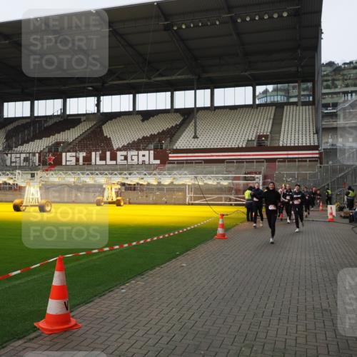 07.12.2025 - St. Pauli X-Mass-Run No. 15 Fabian Wolf http://msf.ph/oto/9424178 07.12.2025 12:05:50 Ziel 5, 6, 3106, 3107, 3137, 4176, 4307, 4326, 4327, 4357 meine-sportfotos.de
