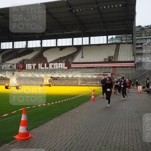 07.12.2025 - St. Pauli X-Mass-Run No. 15 Fabian Wolf http://msf.ph/oto/9424182 07.12.2025 12:05:51 Ziel 5, 6, 3106, 3107, 3137, 4176, 4307, 4326, 4327, 4357 meine-sportfotos.de