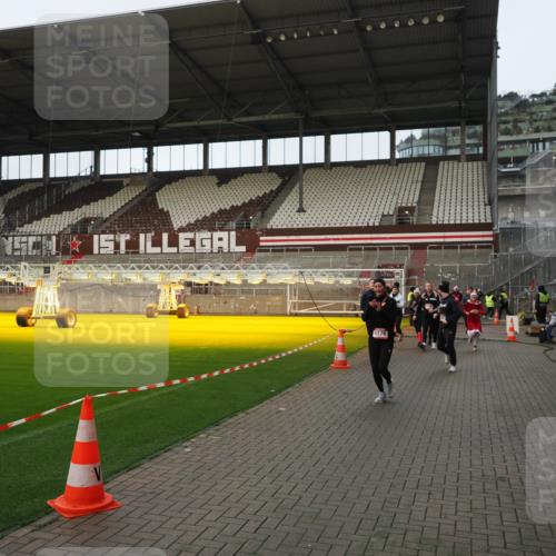 07.12.2025 - St. Pauli X-Mass-Run No. 15 Fabian Wolf http://msf.ph/oto/9424184 07.12.2025 12:05:51 Ziel 5, 6, 3106, 3107, 3137, 4176, 4307, 4326, 4327, 4357 meine-sportfotos.de