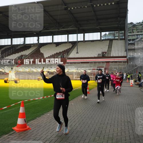 07.12.2025 - St. Pauli X-Mass-Run No. 15 Fabian Wolf http://msf.ph/oto/9424190 07.12.2025 12:05:53 Ziel 5, 6, 760, 768, 3106, 3107, 3137, 4176, 4307, 4326, 4327, 4357 meine-sportfotos.de