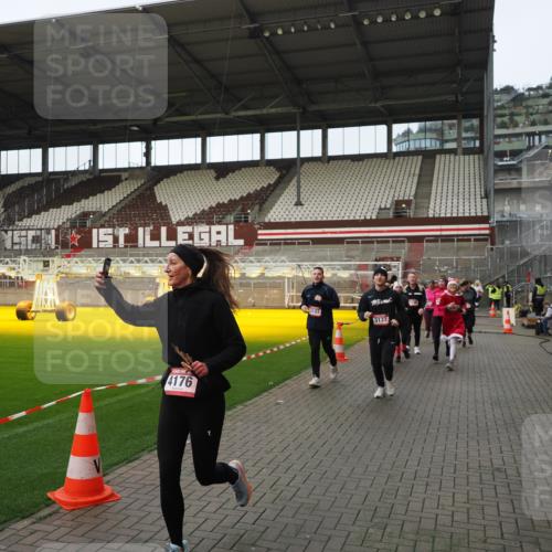 07.12.2025 - St. Pauli X-Mass-Run No. 15 Fabian Wolf http://msf.ph/oto/9424191 07.12.2025 12:05:53 Ziel 5, 6, 760, 768, 3106, 3107, 3137, 4176, 4307, 4326, 4327, 4357 meine-sportfotos.de