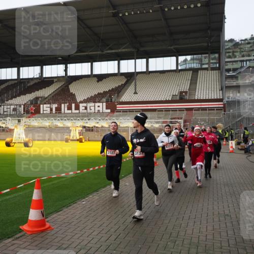 07.12.2025 - St. Pauli X-Mass-Run No. 15 Fabian Wolf http://msf.ph/oto/9424197 07.12.2025 12:05:54 Ziel 5, 6, 760, 768, 3106, 3107, 3137, 4019, 4020, 4176, 4307, 4326, 4327, 4357 meine-sportfotos.de