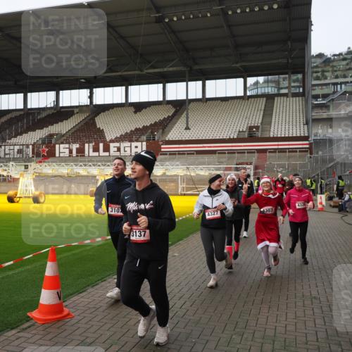 07.12.2025 - St. Pauli X-Mass-Run No. 15 Fabian Wolf http://msf.ph/oto/9424200 07.12.2025 12:05:55 Ziel 5, 6, 760, 768, 3106, 3107, 3137, 4019, 4020, 4176, 4307, 4326, 4327, 4357 meine-sportfotos.de