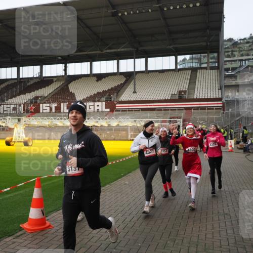 07.12.2025 - St. Pauli X-Mass-Run No. 15 Fabian Wolf http://msf.ph/oto/9424201 07.12.2025 12:05:55 Ziel 5, 6, 760, 768, 3106, 3107, 3137, 4019, 4020, 4176, 4307, 4326, 4327, 4357 meine-sportfotos.de