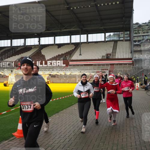 07.12.2025 - St. Pauli X-Mass-Run No. 15 Fabian Wolf http://msf.ph/oto/9424202 07.12.2025 12:05:55 Ziel 5, 6, 760, 768, 3106, 3107, 3137, 4019, 4020, 4176, 4307, 4326, 4327, 4357 meine-sportfotos.de