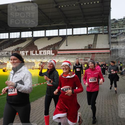 07.12.2025 - St. Pauli X-Mass-Run No. 15 Fabian Wolf http://msf.ph/oto/9424207 07.12.2025 12:05:56 Ziel 5, 6, 760, 768, 3106, 3107, 3137, 4019, 4020, 4176, 4307, 4326, 4327, 4357 meine-sportfotos.de