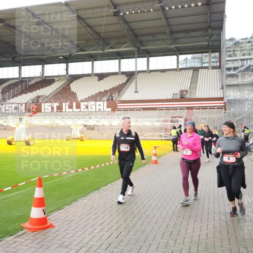 07.12.2025 - St. Pauli X-Mass-Run No. 15 Fabian Wolf http://msf.ph/oto/9424212 07.12.2025 12:05:58 Ziel 5, 6, 760, 768, 1038, 3106, 3107, 3137, 4019, 4020, 4176, 4307, 4326, 4327, 4357, 4405, 4413 meine-sportfotos.de
