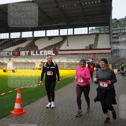 07.12.2025 - St. Pauli X-Mass-Run No. 15 Fabian Wolf http://msf.ph/oto/9424215 07.12.2025 12:05:59 Ziel 5, 6, 760, 768, 1038, 3106, 3107, 3137, 4019, 4020, 4176, 4307, 4326, 4327, 4357, 4405, 4413 meine-sportfotos.de