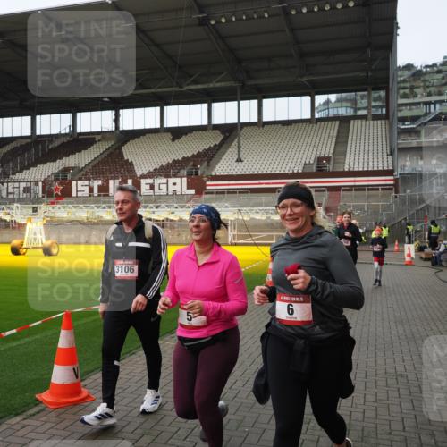 07.12.2025 - St. Pauli X-Mass-Run No. 15 Fabian Wolf http://msf.ph/oto/9424218 07.12.2025 12:05:59 Ziel 5, 6, 760, 768, 1038, 3106, 3107, 3137, 4019, 4020, 4176, 4307, 4326, 4327, 4357, 4405, 4413 meine-sportfotos.de