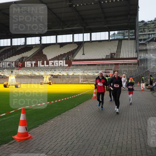 07.12.2025 - St. Pauli X-Mass-Run No. 15 Fabian Wolf http://msf.ph/oto/9424221 07.12.2025 12:06:00 Ziel 5, 6, 760, 768, 1038, 3106, 3107, 3137, 4019, 4020, 4176, 4307, 4326, 4327, 4357, 4405, 4413 meine-sportfotos.de