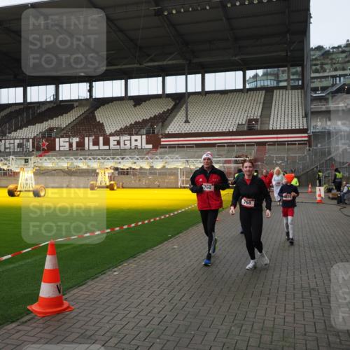 07.12.2025 - St. Pauli X-Mass-Run No. 15 Fabian Wolf http://msf.ph/oto/9424223 07.12.2025 12:06:01 Ziel 5, 6, 760, 768, 1038, 3106, 3107, 3137, 4019, 4020, 4176, 4307, 4326, 4327, 4357, 4405, 4413 meine-sportfotos.de