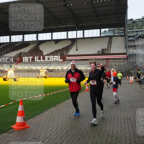 07.12.2025 - St. Pauli X-Mass-Run No. 15 Fabian Wolf http://msf.ph/oto/9424226 07.12.2025 12:06:02 Ziel 5, 6, 760, 768, 1038, 3106, 3107, 3137, 4019, 4020, 4176, 4307, 4326, 4327, 4357, 4405, 4413 meine-sportfotos.de