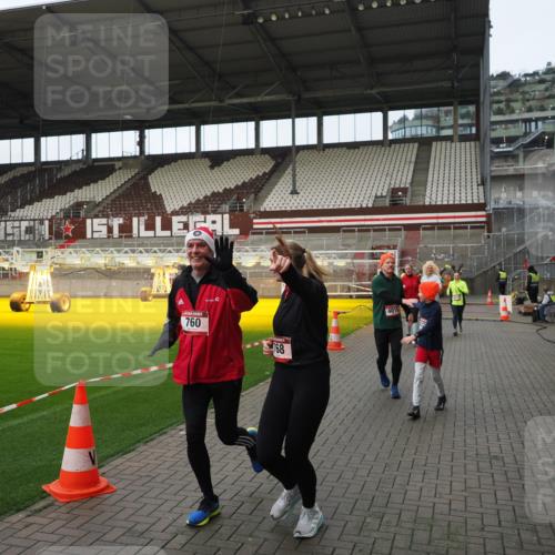 07.12.2025 - St. Pauli X-Mass-Run No. 15 Fabian Wolf http://msf.ph/oto/9424229 07.12.2025 12:06:02 Ziel 5, 6, 760, 768, 1038, 3106, 3107, 3137, 4019, 4020, 4176, 4307, 4326, 4327, 4357, 4405, 4413 meine-sportfotos.de