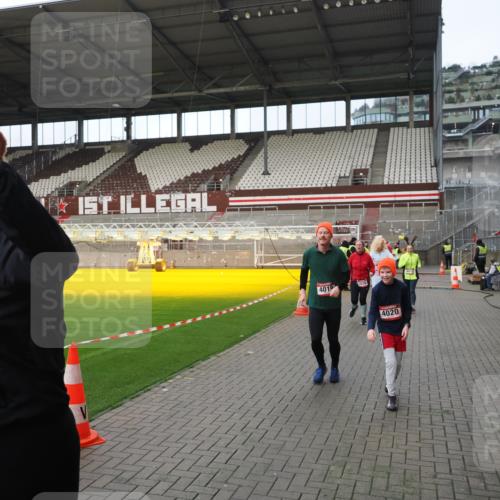 07.12.2025 - St. Pauli X-Mass-Run No. 15 Fabian Wolf http://msf.ph/oto/9424233 07.12.2025 12:06:03 Ziel 5, 6, 760, 768, 1038, 3106, 3107, 3137, 4019, 4020, 4176, 4307, 4326, 4327, 4357, 4405, 4413 meine-sportfotos.de