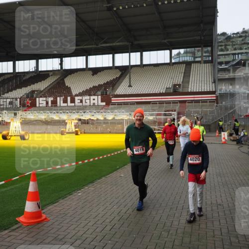 07.12.2025 - St. Pauli X-Mass-Run No. 15 Fabian Wolf http://msf.ph/oto/9424235 07.12.2025 12:06:04 Ziel 5, 6, 760, 768, 1038, 3106, 3107, 3137, 4019, 4020, 4176, 4307, 4326, 4327, 4357, 4405, 4413 meine-sportfotos.de