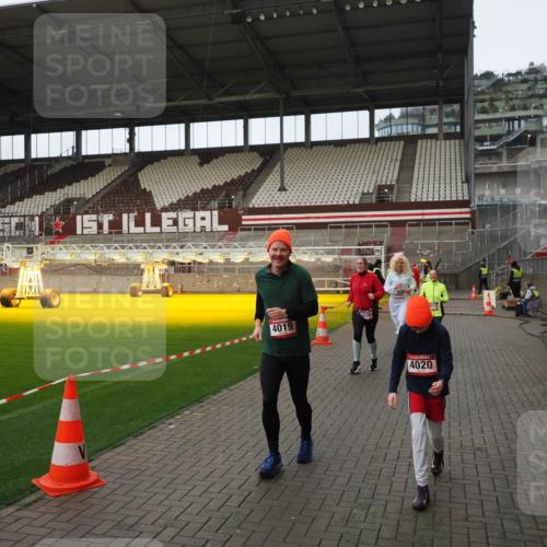 07.12.2025 - St. Pauli X-Mass-Run No. 15 Fabian Wolf http://msf.ph/oto/9424236 07.12.2025 12:06:04 Ziel 5, 6, 760, 768, 1038, 3106, 3107, 3137, 4019, 4020, 4176, 4307, 4326, 4327, 4357, 4405, 4413 meine-sportfotos.de