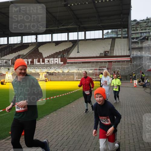 07.12.2025 - St. Pauli X-Mass-Run No. 15 Fabian Wolf http://msf.ph/oto/9424241 07.12.2025 12:06:05 Ziel 5, 6, 760, 768, 1038, 3106, 3107, 3137, 4019, 4020, 4176, 4307, 4326, 4327, 4357, 4405, 4413 meine-sportfotos.de