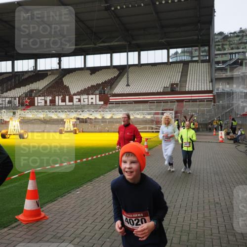 07.12.2025 - St. Pauli X-Mass-Run No. 15 Fabian Wolf http://msf.ph/oto/9424243 07.12.2025 12:06:05 Ziel 5, 6, 760, 768, 1038, 3106, 3107, 3137, 4019, 4020, 4176, 4307, 4326, 4327, 4357, 4405, 4413 meine-sportfotos.de