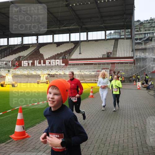 07.12.2025 - St. Pauli X-Mass-Run No. 15 Fabian Wolf http://msf.ph/oto/9424244 07.12.2025 12:06:05 Ziel 5, 6, 760, 768, 1038, 3106, 3107, 3137, 4019, 4020, 4176, 4307, 4326, 4327, 4357, 4405, 4413 meine-sportfotos.de