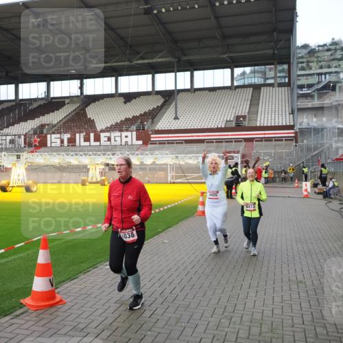 07.12.2025 - St. Pauli X-Mass-Run No. 15 Fabian Wolf http://msf.ph/oto/9424245 07.12.2025 12:06:06 Ziel 5, 6, 760, 768, 1038, 3106, 3107, 3137, 4019, 4020, 4307, 4326, 4327, 4357, 4405, 4413 meine-sportfotos.de