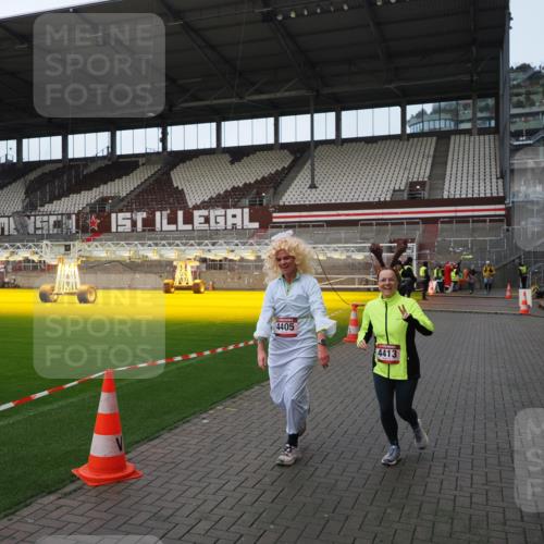 07.12.2025 - St. Pauli X-Mass-Run No. 15 Fabian Wolf http://msf.ph/oto/9424250 07.12.2025 12:06:07 Ziel 5, 6, 760, 768, 1038, 3106, 4019, 4020, 4307, 4326, 4327, 4357, 4405, 4413 meine-sportfotos.de