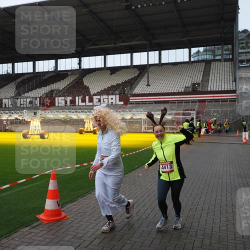 07.12.2025 - St. Pauli X-Mass-Run No. 15 Fabian Wolf http://msf.ph/oto/9424252 07.12.2025 12:06:07 Ziel 5, 6, 760, 768, 1038, 3106, 4019, 4020, 4307, 4326, 4327, 4357, 4405, 4413 meine-sportfotos.de