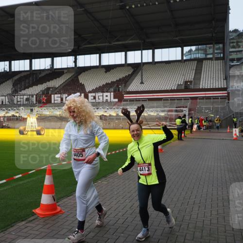 07.12.2025 - St. Pauli X-Mass-Run No. 15 Fabian Wolf http://msf.ph/oto/9424253 07.12.2025 12:06:08 Ziel 5, 6, 760, 768, 1038, 4019, 4020, 4326, 4327, 4405, 4413 meine-sportfotos.de