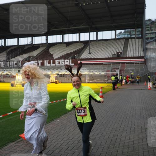07.12.2025 - St. Pauli X-Mass-Run No. 15 Fabian Wolf http://msf.ph/oto/9424254 07.12.2025 12:06:08 Ziel 5, 6, 760, 768, 1038, 4019, 4020, 4326, 4327, 4405, 4413 meine-sportfotos.de