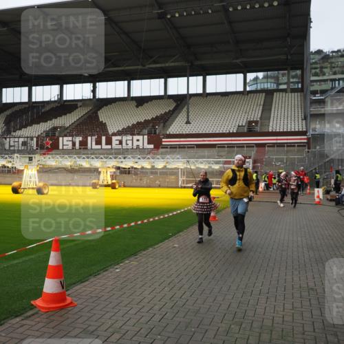 07.12.2025 - St. Pauli X-Mass-Run No. 15 Fabian Wolf http://msf.ph/oto/9424255 07.12.2025 12:06:18 Ziel 173, 189, 1353, 1956, 1957, 2018, 4405, 4413 meine-sportfotos.de
