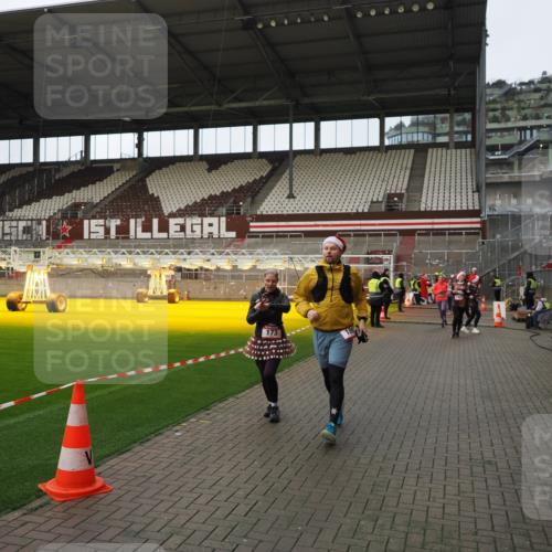 07.12.2025 - St. Pauli X-Mass-Run No. 15 Fabian Wolf http://msf.ph/oto/9424257 07.12.2025 12:06:18 Ziel 173, 189, 1353, 1956, 1957, 2018, 4405, 4413 meine-sportfotos.de