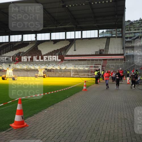 07.12.2025 - St. Pauli X-Mass-Run No. 15 Fabian Wolf http://msf.ph/oto/9424265 07.12.2025 12:06:20 Ziel 173, 189, 1347, 1351, 1353, 1956, 1957, 2018, 2415 meine-sportfotos.de