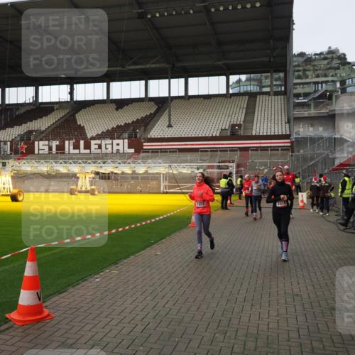 07.12.2025 - St. Pauli X-Mass-Run No. 15 Fabian Wolf http://msf.ph/oto/9424266 07.12.2025 12:06:23 Ziel 173, 189, 1347, 1351, 1353, 1956, 1957, 2018, 2415, 4219 meine-sportfotos.de